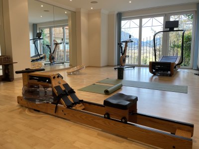 fitnessraum_holz.jpg